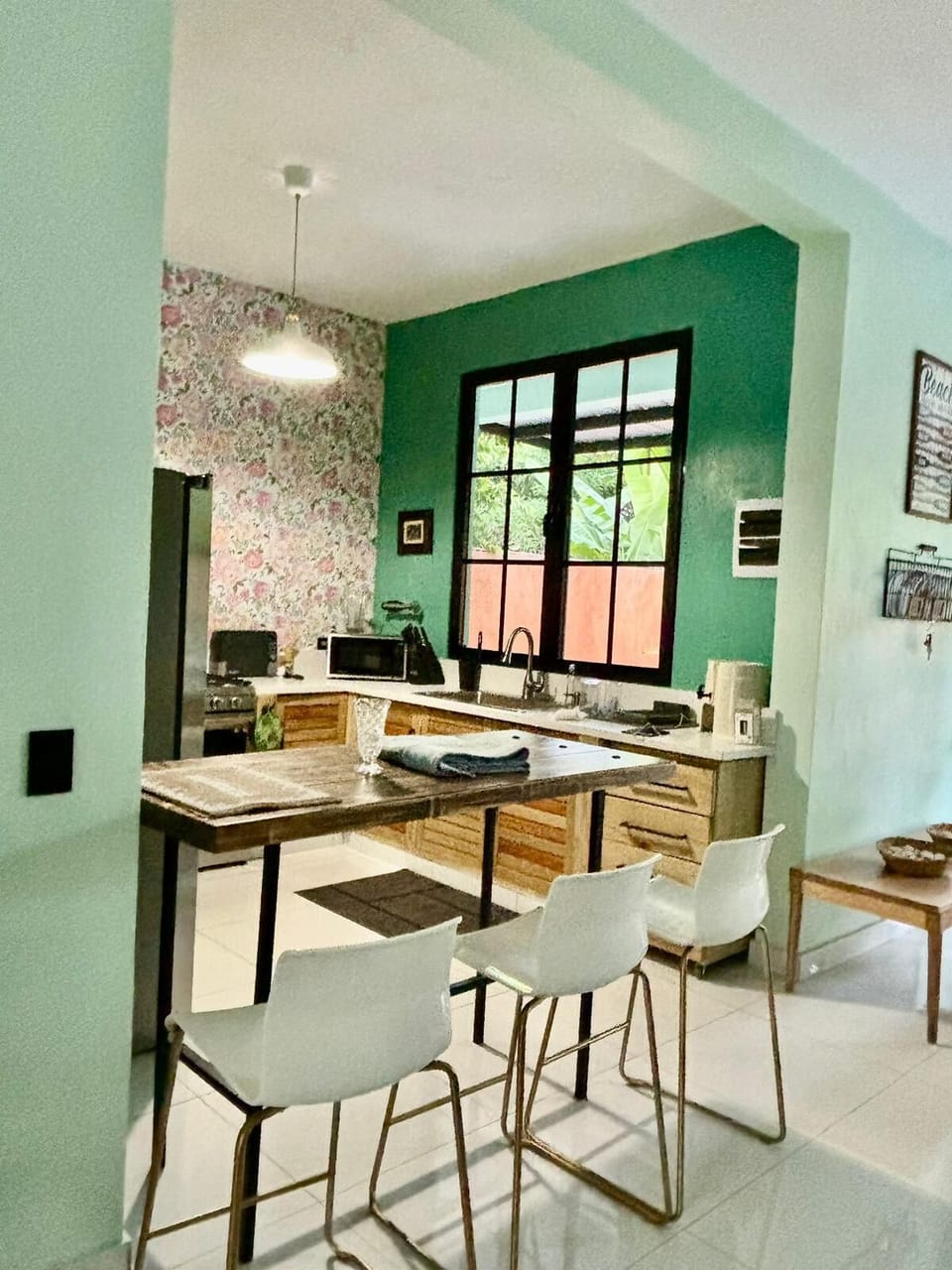 Superior House | Private kitchen | Fridge, microwave, oven, stovetop