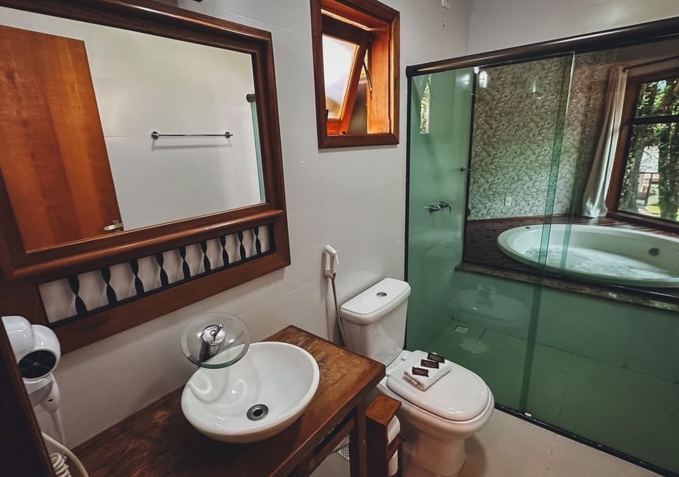 Deluxe Double Room, Balcony, Garden View | Bathroom | Bathtub, free toiletries, hair dryer, towels