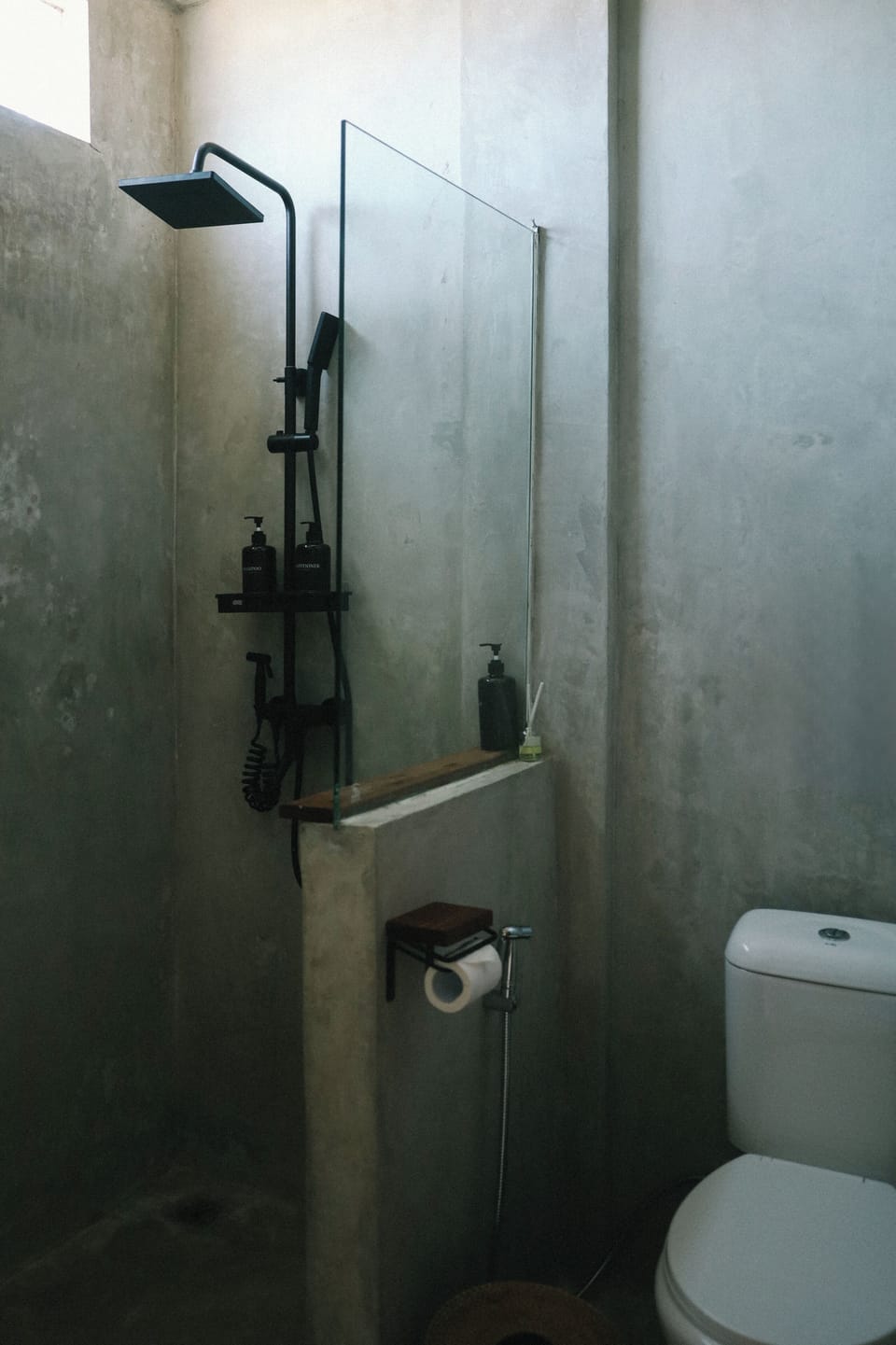 Basic Quadruple Room | Bathroom | Shower, bidet, towels, shampoo