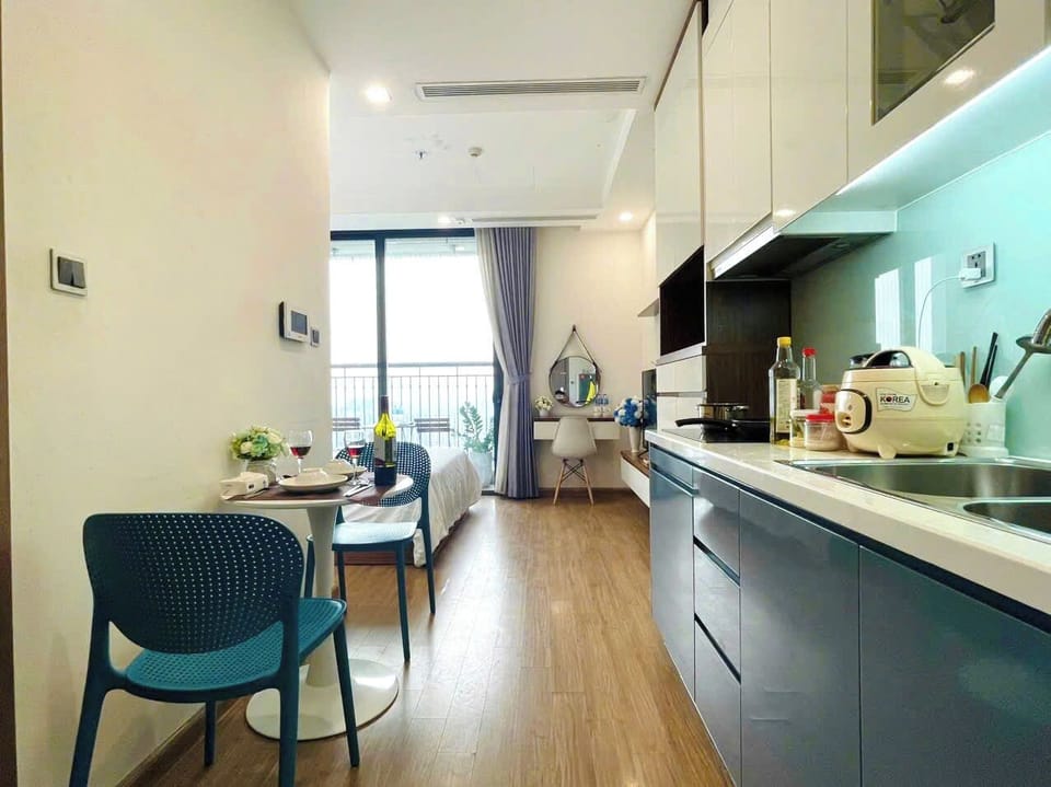 Luxury Studio, Balcony, Lake View | Premium bedding, memory foam beds, desk, blackout drapes