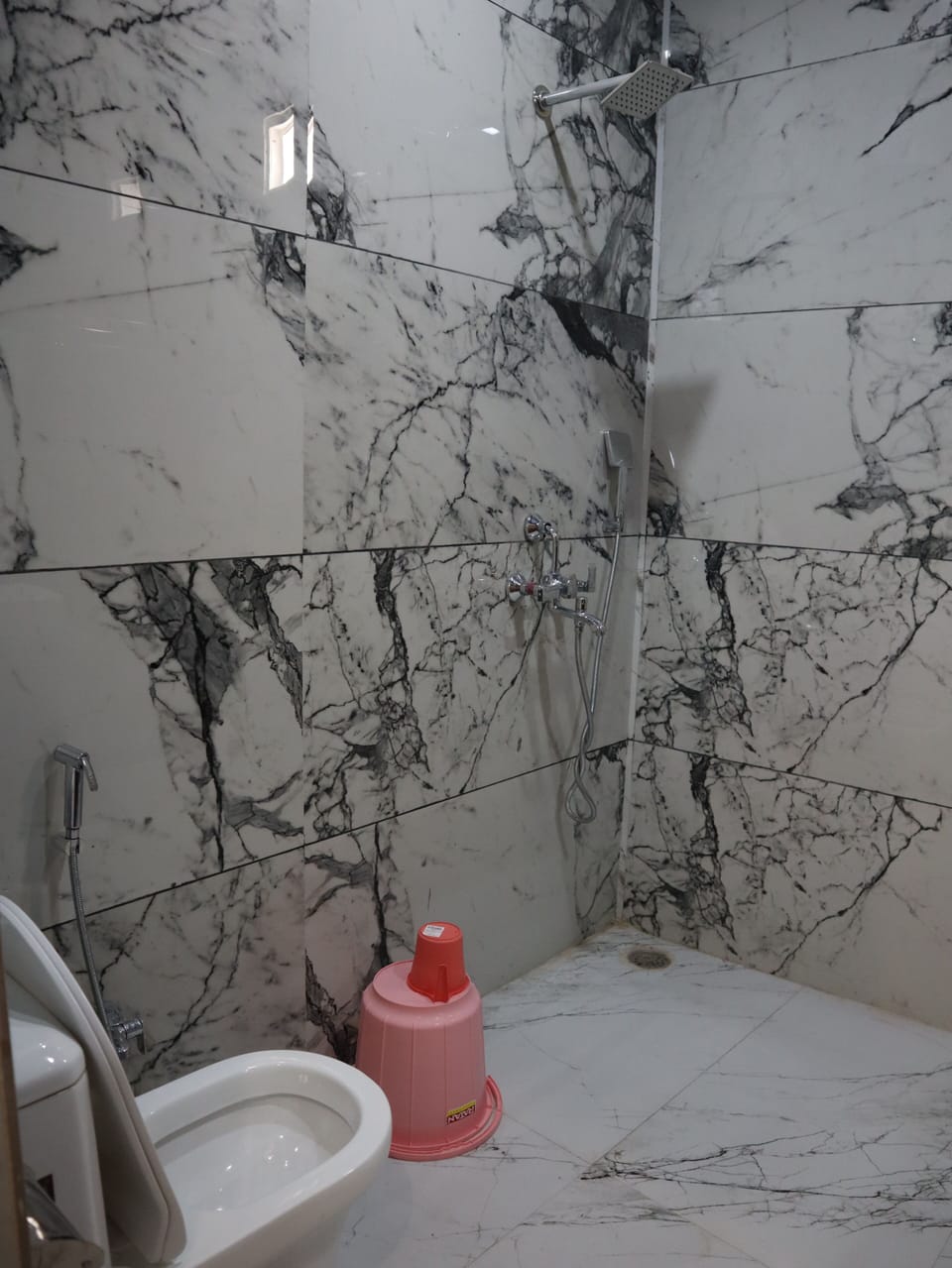 Deluxe Double Room, Balcony, Garden View | Bathroom | Combined shower/tub, free toiletries, towels, soap