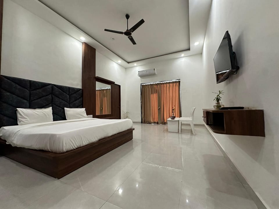 Deluxe Double Room, Balcony, Garden View | Desk, laptop workspace, WiFi (free)