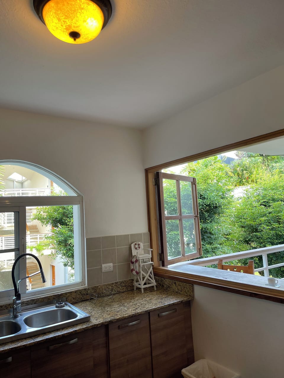 Deluxe Apartment, Patio, Garden View | Private kitchen | Full-size fridge, microwave, oven, stovetop