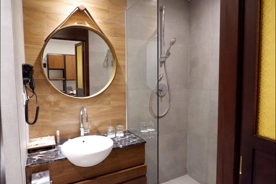 Shower, free toiletries, hair dryer (on request), towels