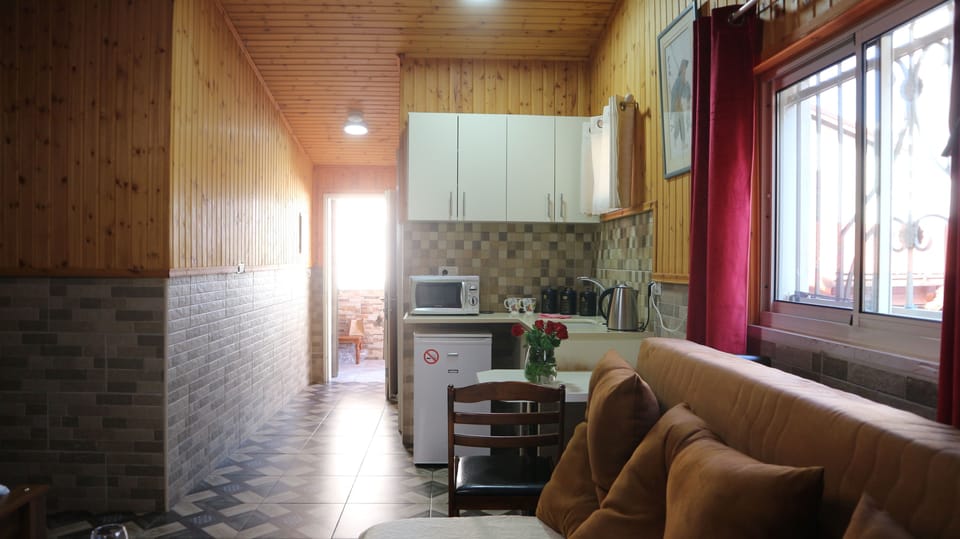 Double Room | Private kitchen | Full-size fridge, microwave, coffee/tea maker, cookware/dishes/utensils