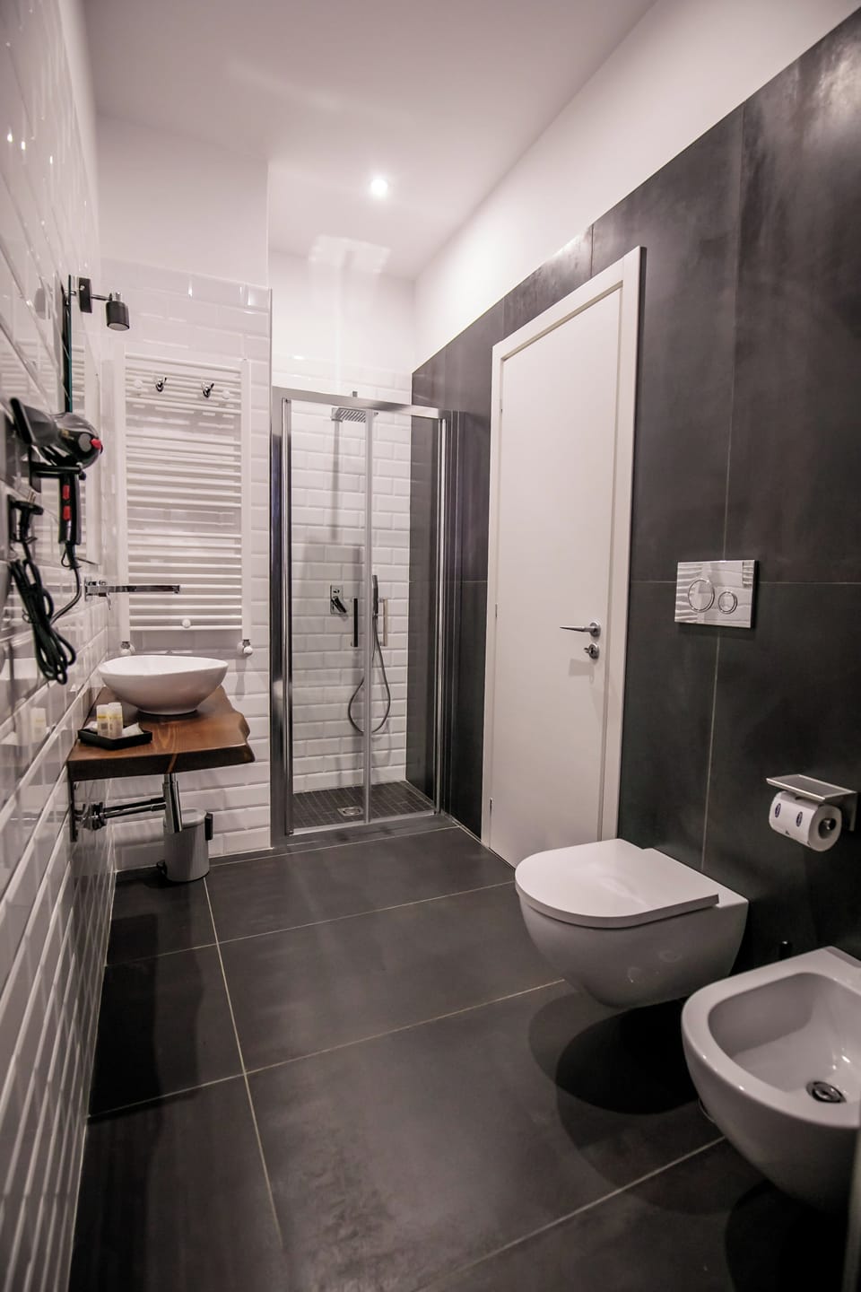 Deluxe Double or Twin Room | Bathroom | Shower, rainfall showerhead, hair dryer, bidet