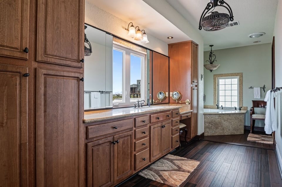 Crystal Beach Villa 5 Bedroom Home House in Bolivar Peninsula