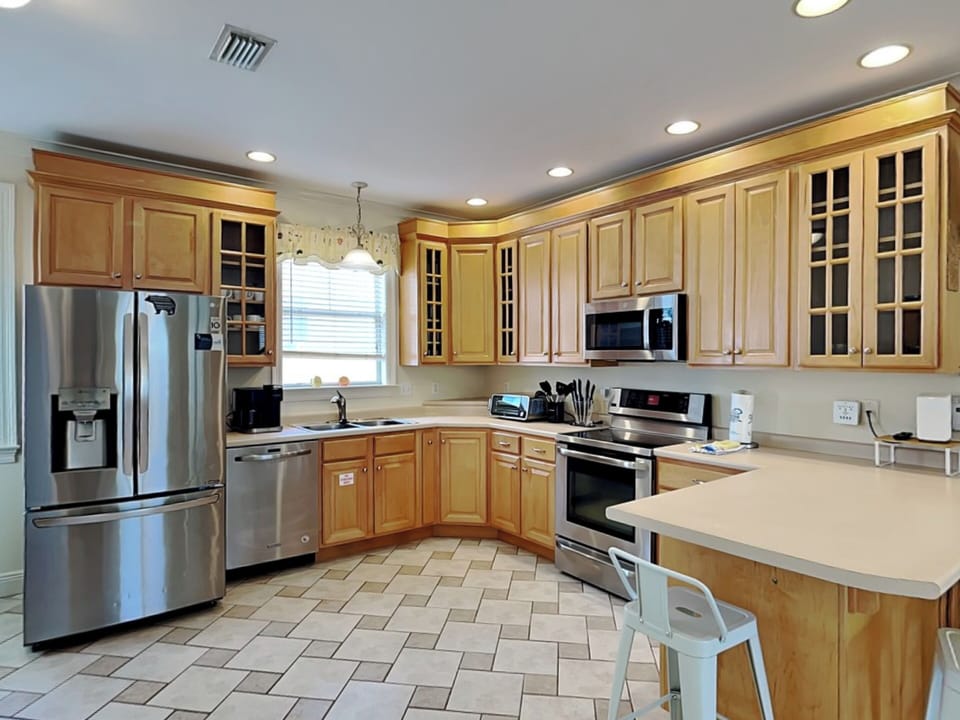 House, Multiple Beds, Patio, Garden View (Corner Castle) | Private kitchen | Fridge, microwave, oven, stovetop