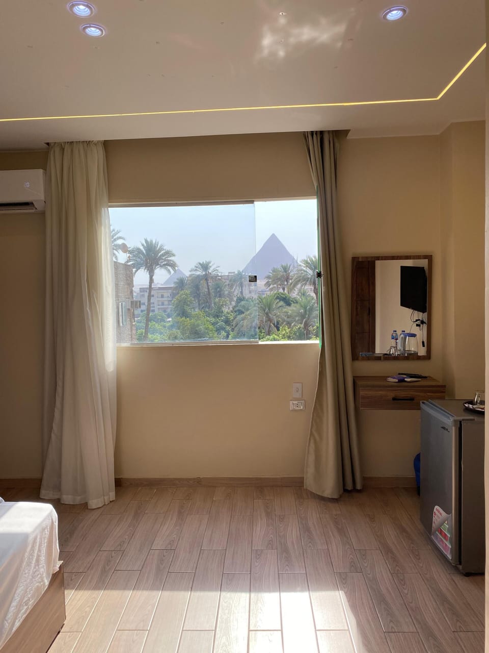 Egyptian cotton sheets, premium bedding, minibar, individually decorated