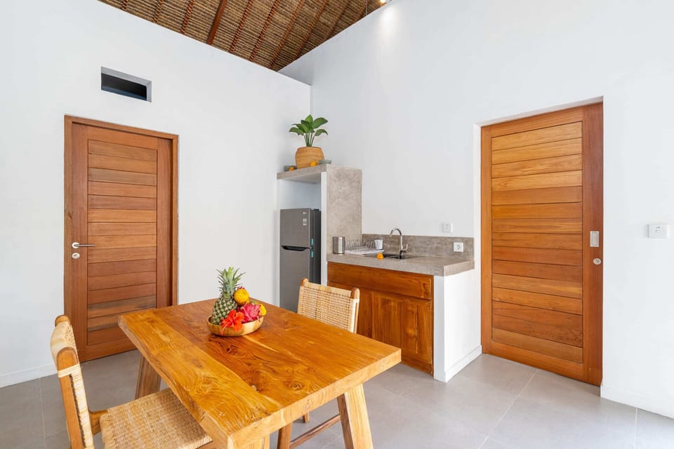 Basic Villa | Dining