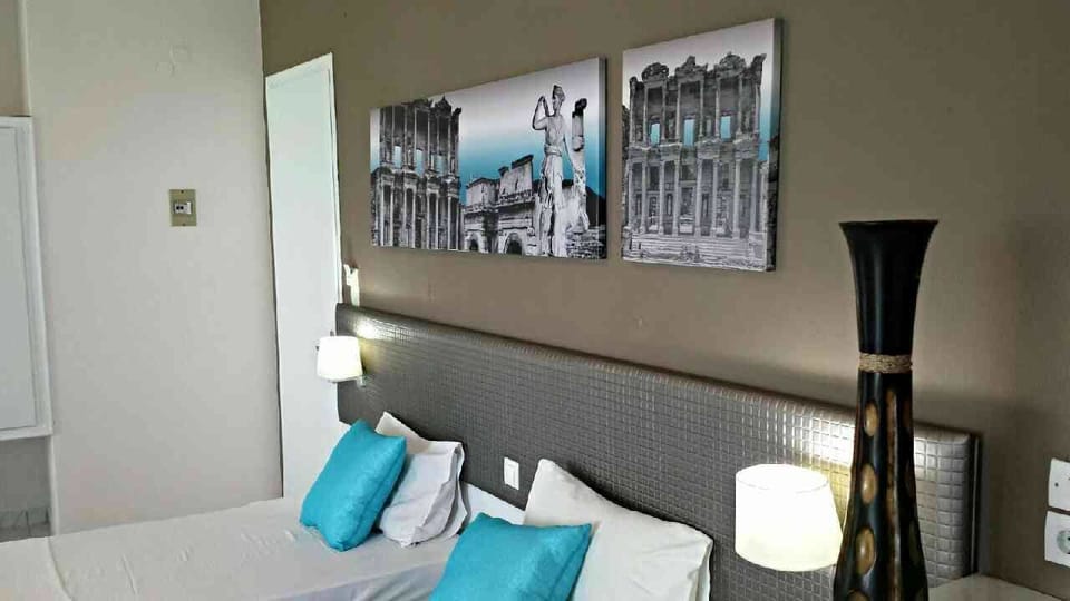 Family Room, Partial Sea View | Free WiFi, bed sheets