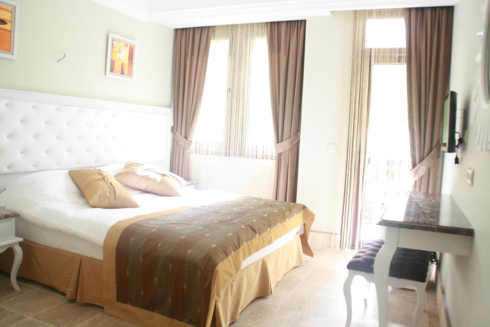 Minibar, bed sheets