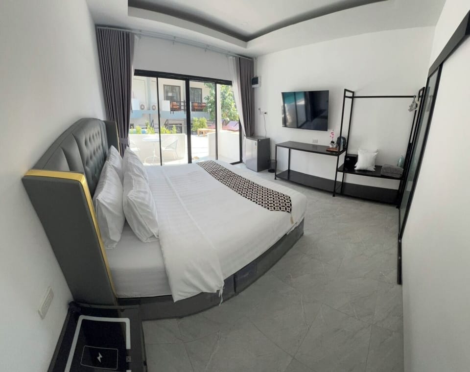 Deluxe Room, Pool Access | Free WiFi