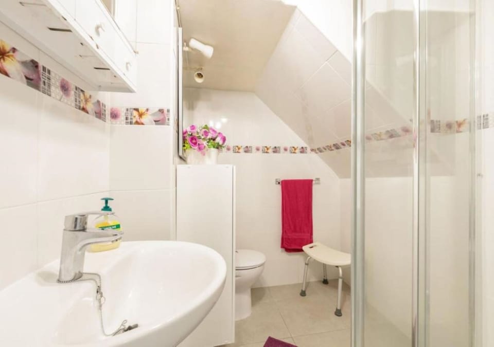 Loft, 3 Bedrooms, Accessible, Smoking | Bathroom