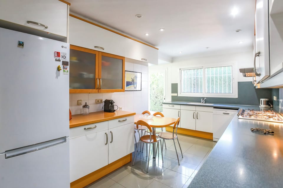House, 5 Bedrooms, Smoking, Private Pool | Private kitchen