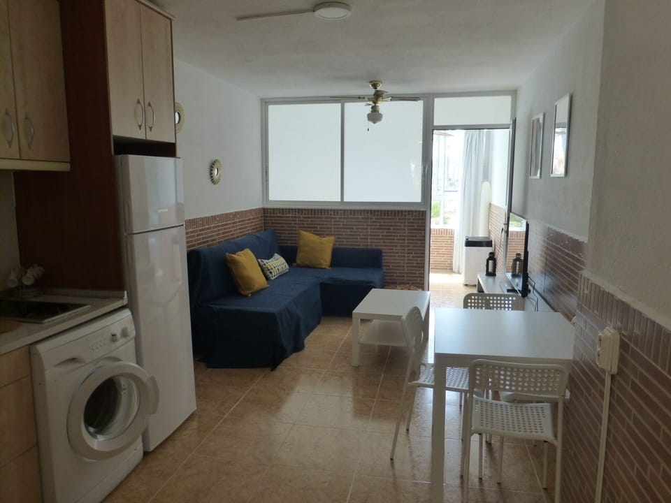 Apartment, 1 Bedroom, Pool View | Living room
