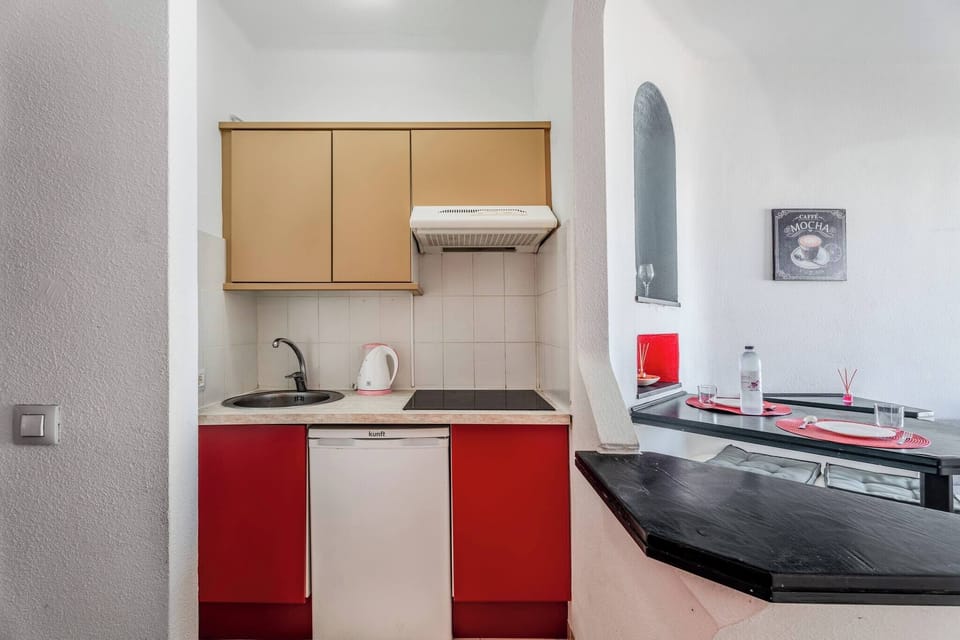 Apartment, 1 Bedroom, Balcony, City View | Interior