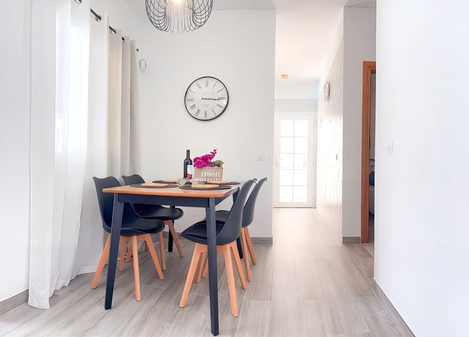 Villa, 2 Bedrooms, Private Pool, Garden View | Dining