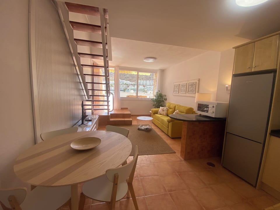 House, 2 Bedrooms, Smoking, Balcony | Living room