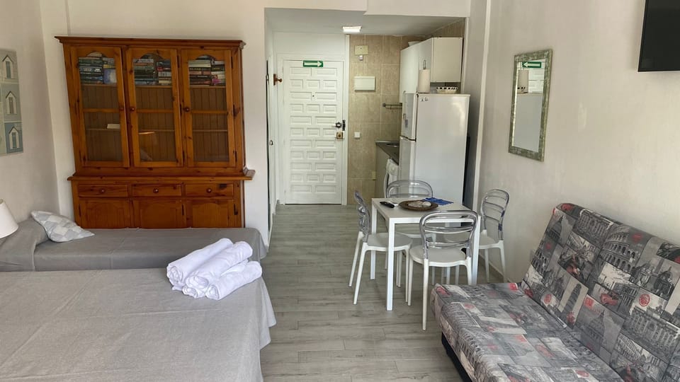 Apartment, 1 Bedroom, Smoking, Balcony | Interior