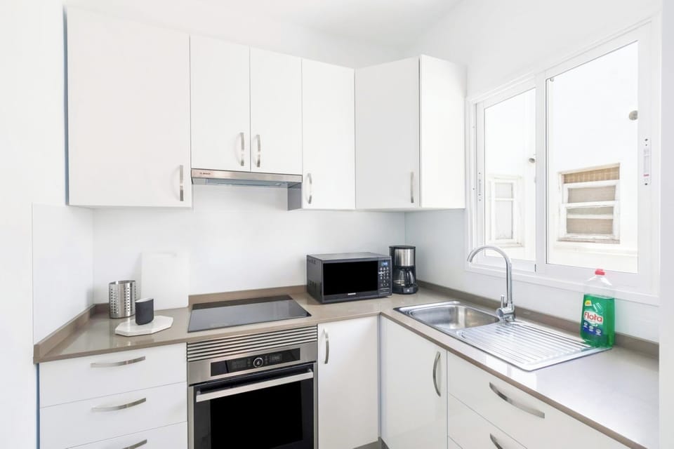 Apartment, 2 Bedrooms, Balcony, City View | Private kitchen