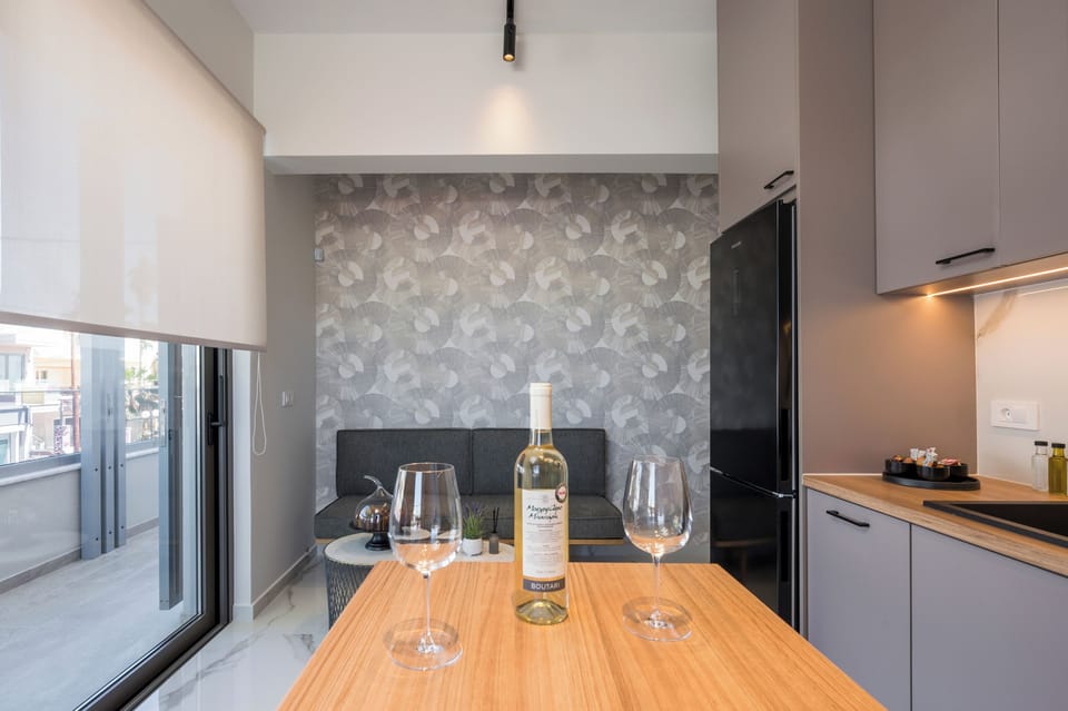Deluxe Apartment, 2 Bedrooms, Beachside | Living area | Flat-screen TV