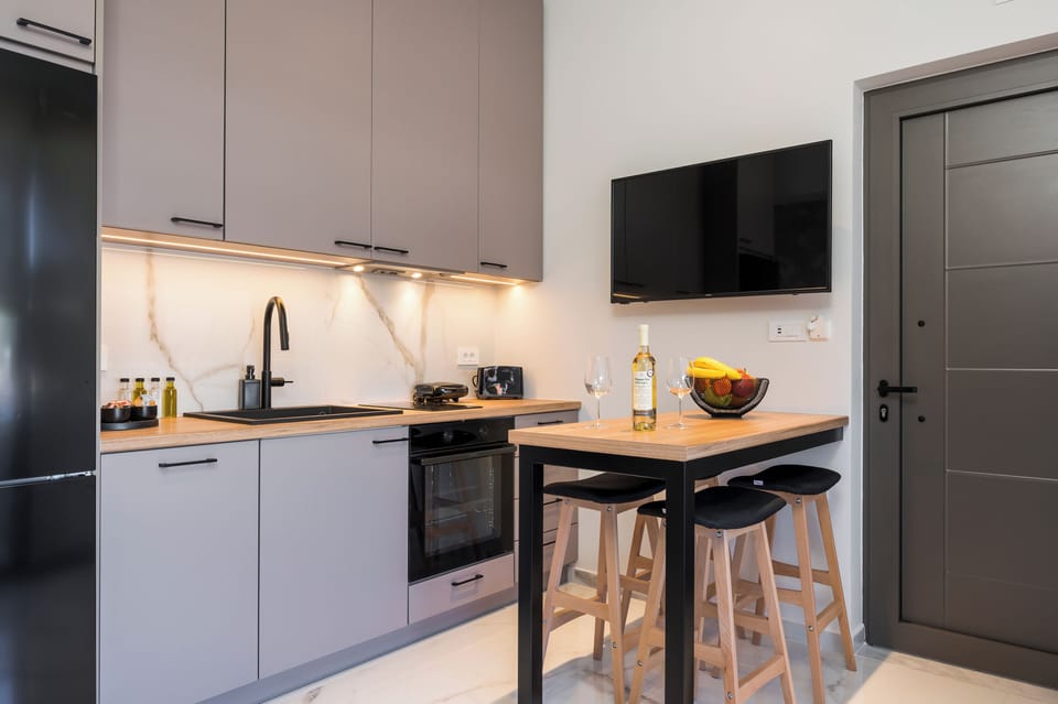 Deluxe Apartment, 2 Bedrooms, Beachside | Private kitchen | Oven, stovetop, electric kettle, toaster