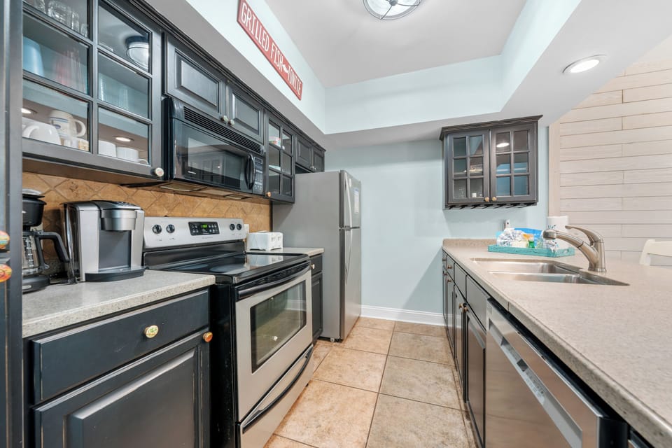Signature Condo, 2 Bedrooms, Balcony, Garden View | Private kitchen | Fridge, microwave, oven, stovetop