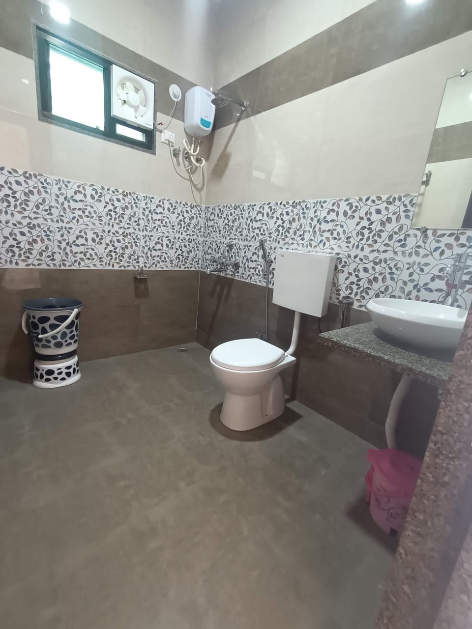 Shower, free toiletries, towels, soap