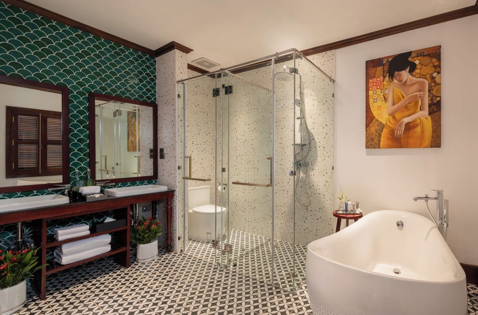 Studio Suite Pondside View with Bathtub | Bathroom | Hair dryer, bathrobes, towels, soap