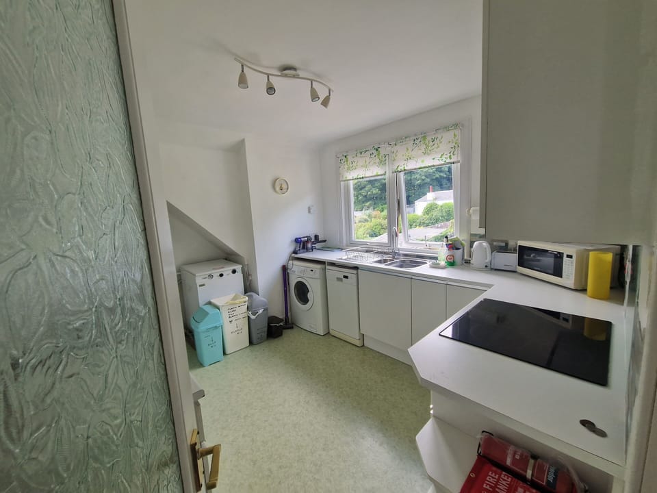 Traditional Apartment, 3 Bedrooms, Sea View, Beachfront | Private kitchen | Coffee/tea maker, electric kettle, dining tables