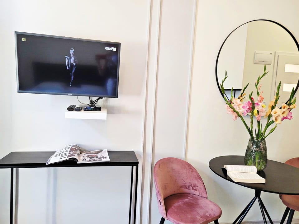 Standard Studio Suite, Courtyard View | In-room safe, desk, laptop workspace, iron/ironing board (on request)