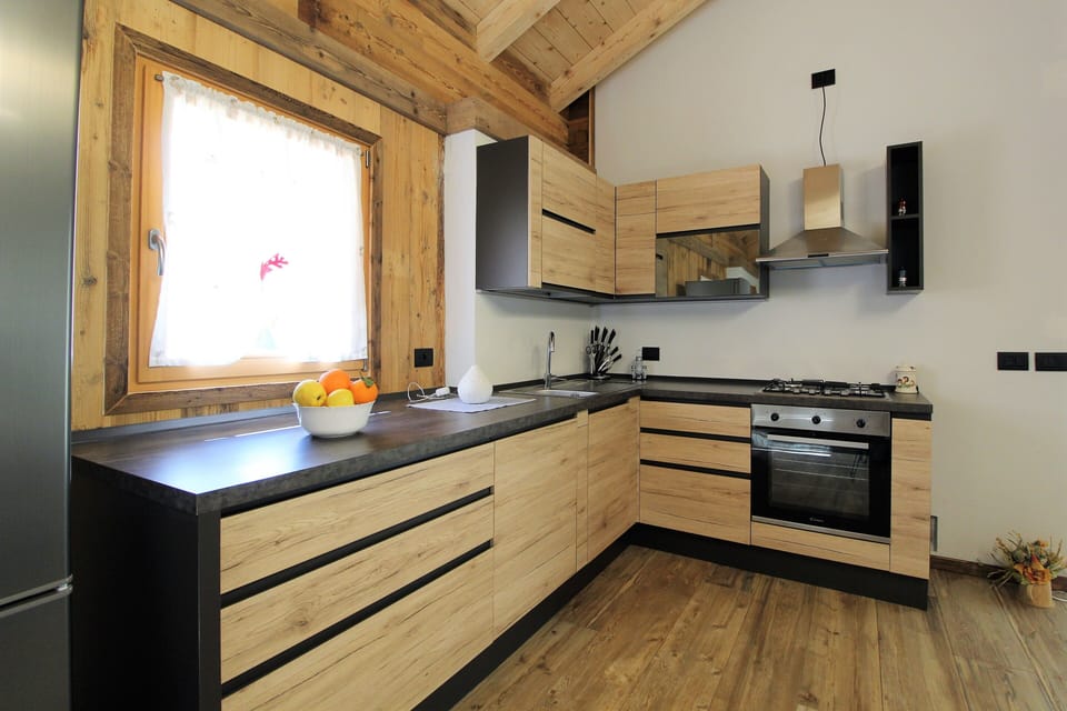 Cabin, Balcony, Mountain View | Private kitchen | Full-size fridge, dishwasher, highchair, cookware/dishes/utensils