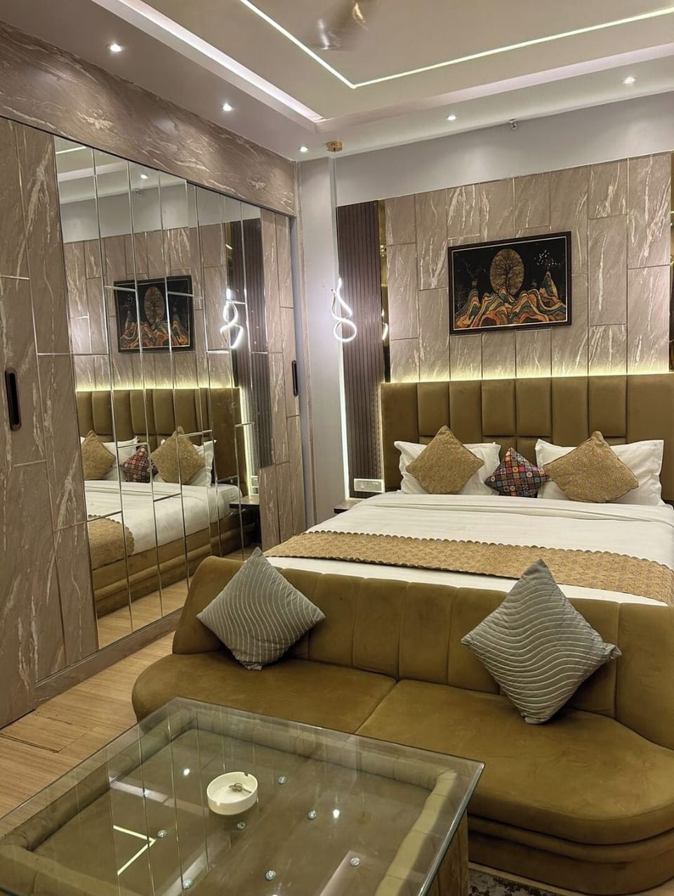 Deluxe Studio Suite, Balcony, Pool View | Laptop workspace, free WiFi