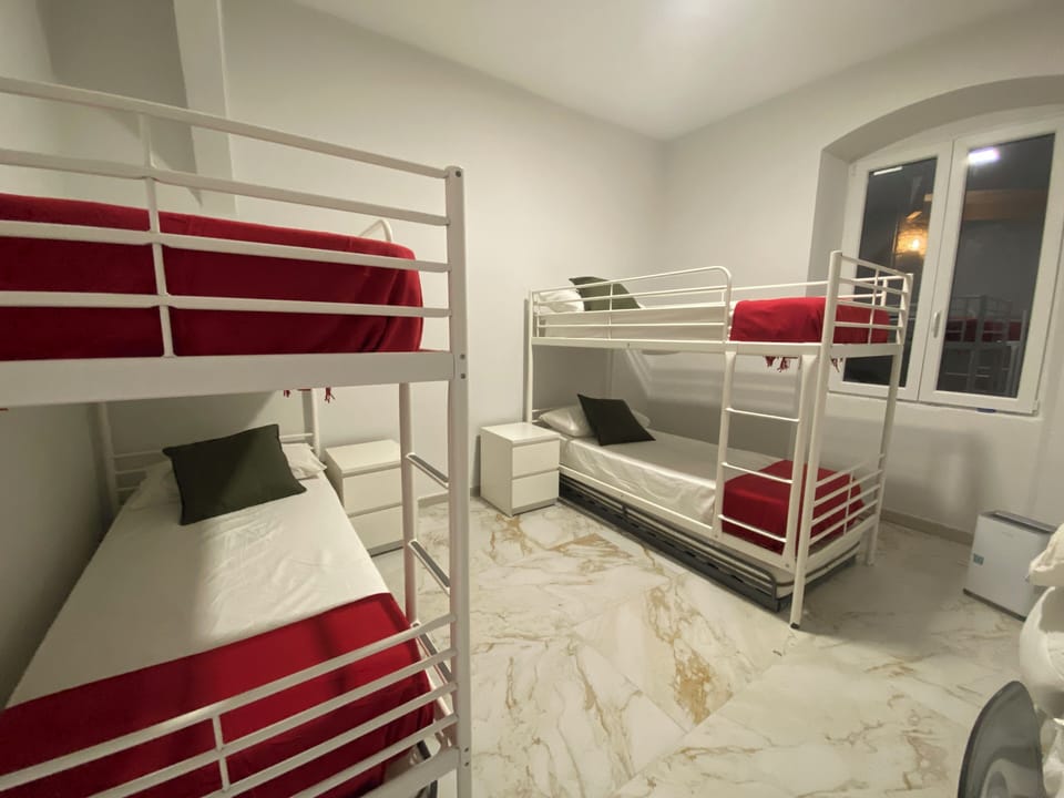 Shared Dormitory | Free WiFi