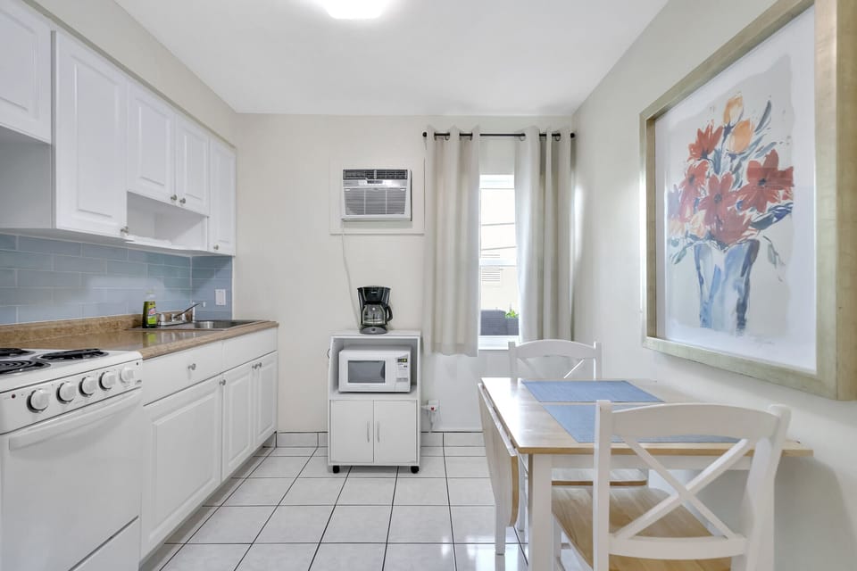 Studio, 1 King Bed | Private kitchen | Microwave, coffee/tea maker, freezer