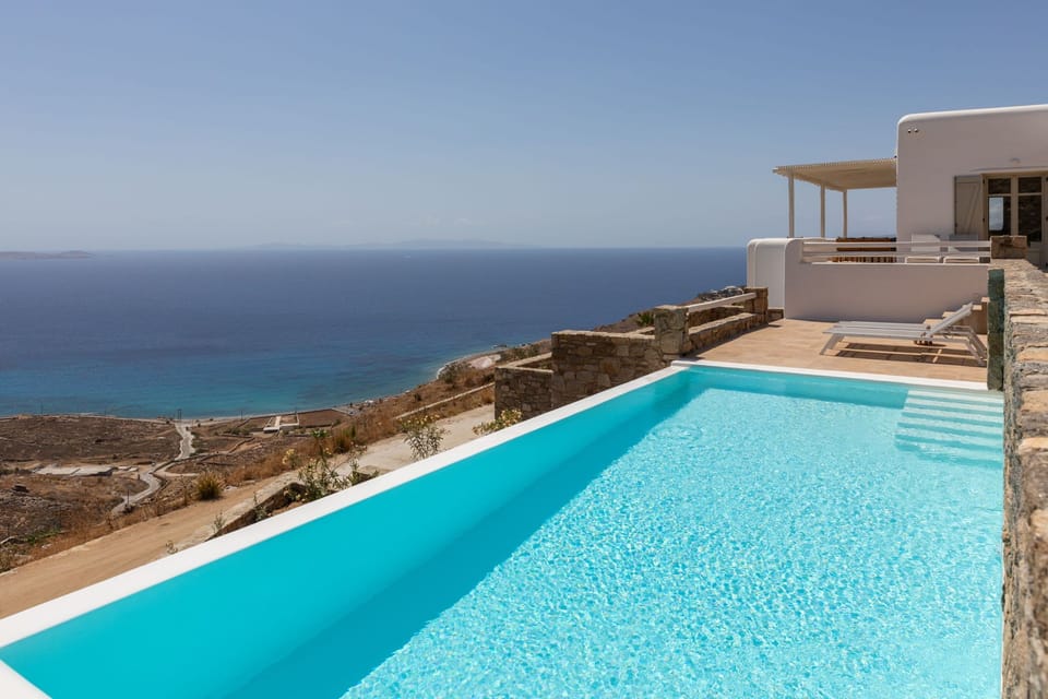 House | 5 bedrooms, desk