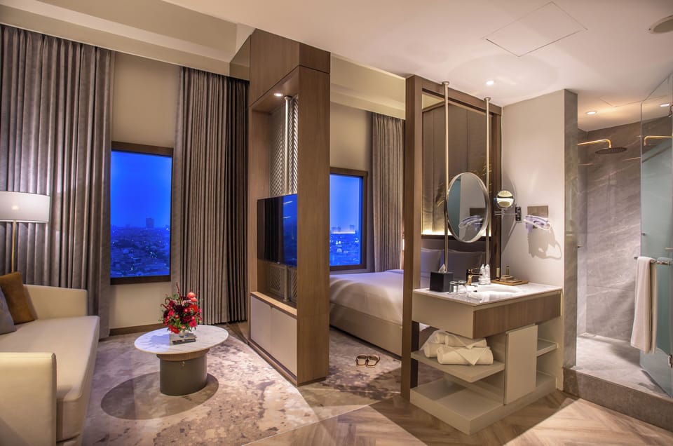 Junior Suite, 1 Double Bed | Minibar, in-room safe, desk, soundproofing