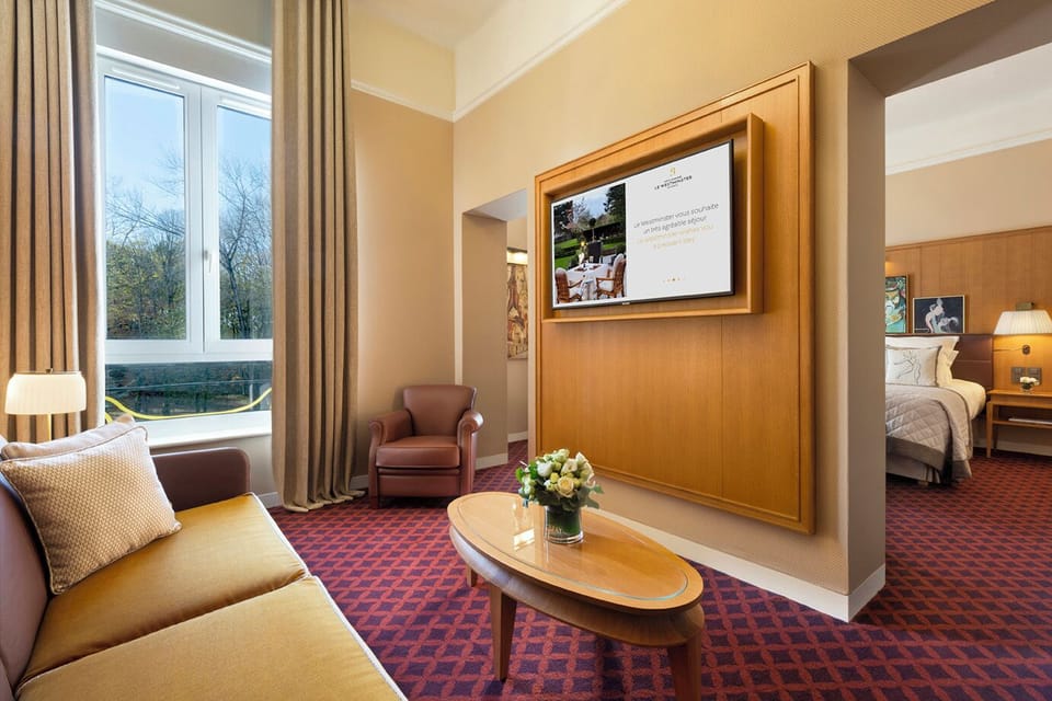 Junior Suite Prestige | Living area | Flat-screen TV