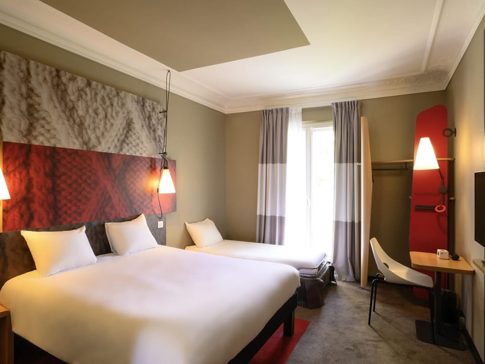 Triple Room, Multiple Beds | Soundproofing, iron/ironing board