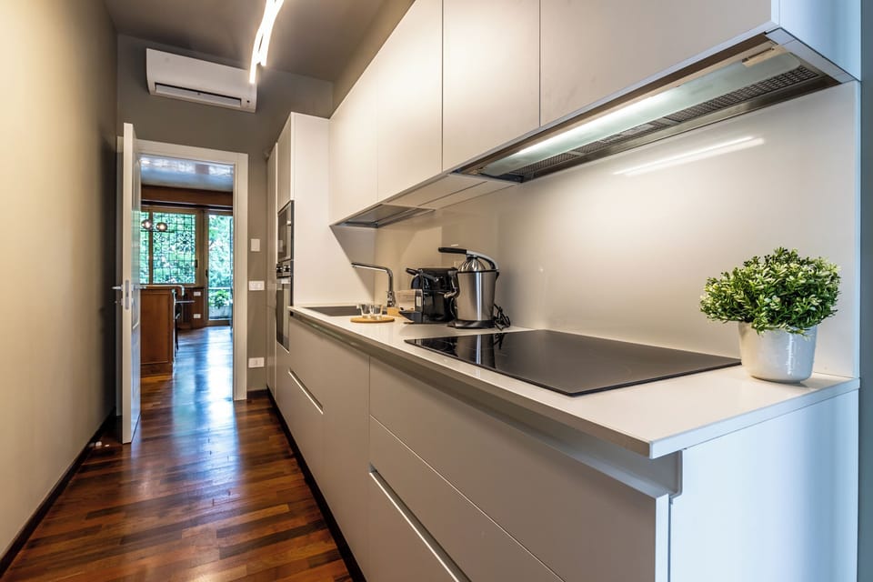 Fridge, oven, stovetop, dishwasher