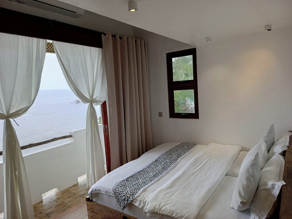 Superior Loft, Bay View | Desk, soundproofing, iron/ironing board, free WiFi