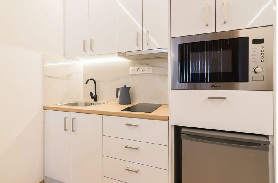 Electric kettle, toaster