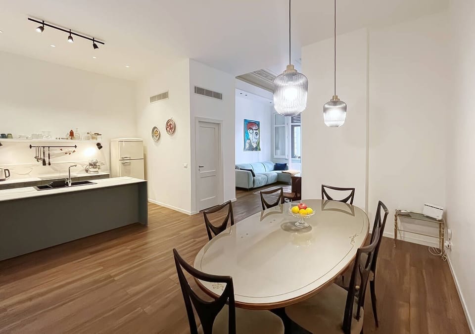 Basic Apartment, City View | Dining room