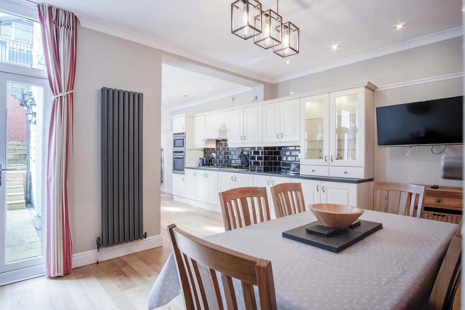 Traditional House | Private kitchen | Fridge, microwave, oven, stovetop