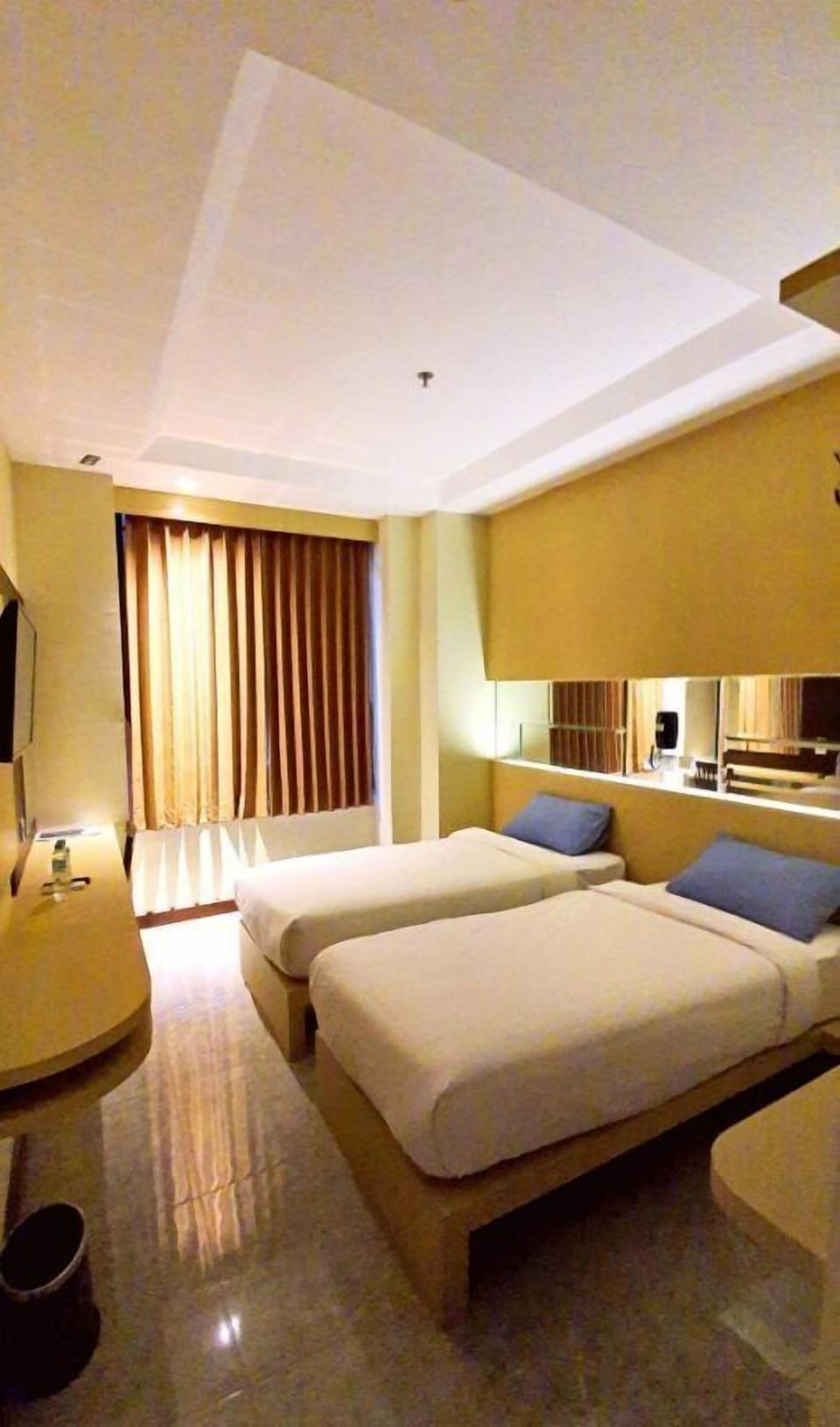 Deluxe Double or Twin Room, City View | Desk, blackout drapes, soundproofing, iron/ironing board