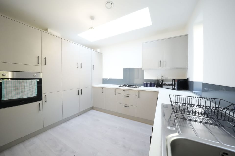 Full-size fridge, microwave, oven, toaster