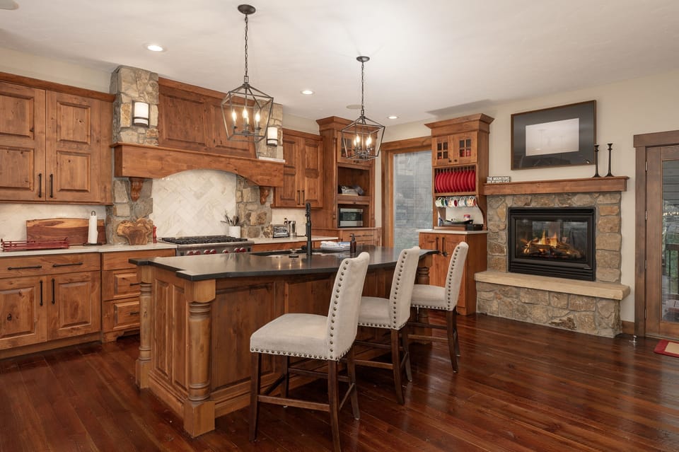 House, 4 Bedrooms | Private kitchen | Fridge, oven, coffee/tea maker, electric kettle