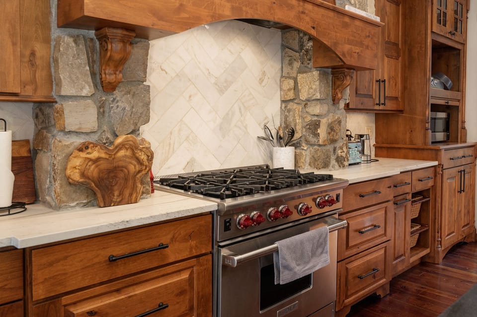 House, 4 Bedrooms | Private kitchen | Fridge, oven, coffee/tea maker, electric kettle