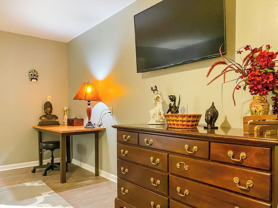 4 bedrooms, iron/ironing board
